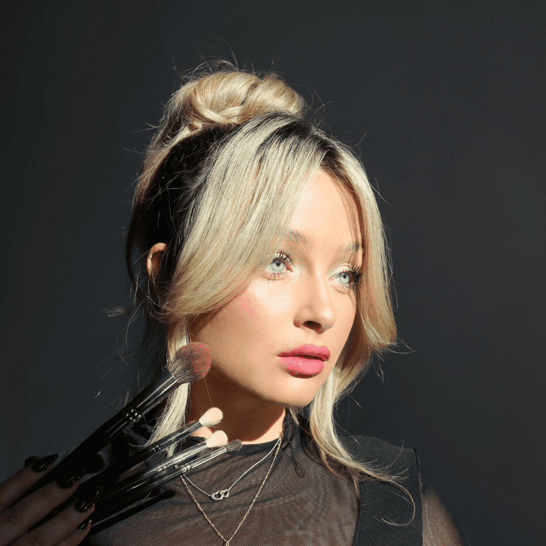 Portrait of Marisa Modoono, a professional stylist at Platinum Studio, showcasing their expertise and style.